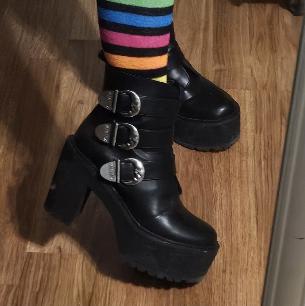 KILLSTAR Platform boots crescent buckles size 6